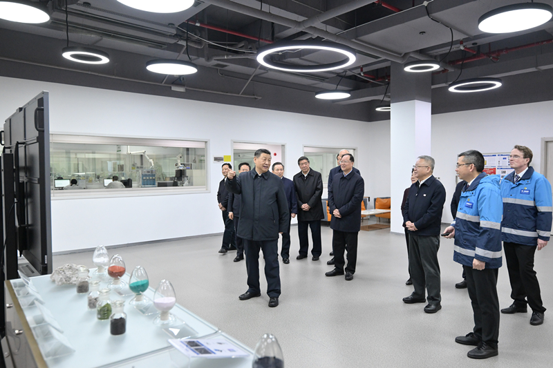 2024年3月18日，習近平總書記在中德合資企業(yè)巴斯夫杉杉電池材料有限公司考察。